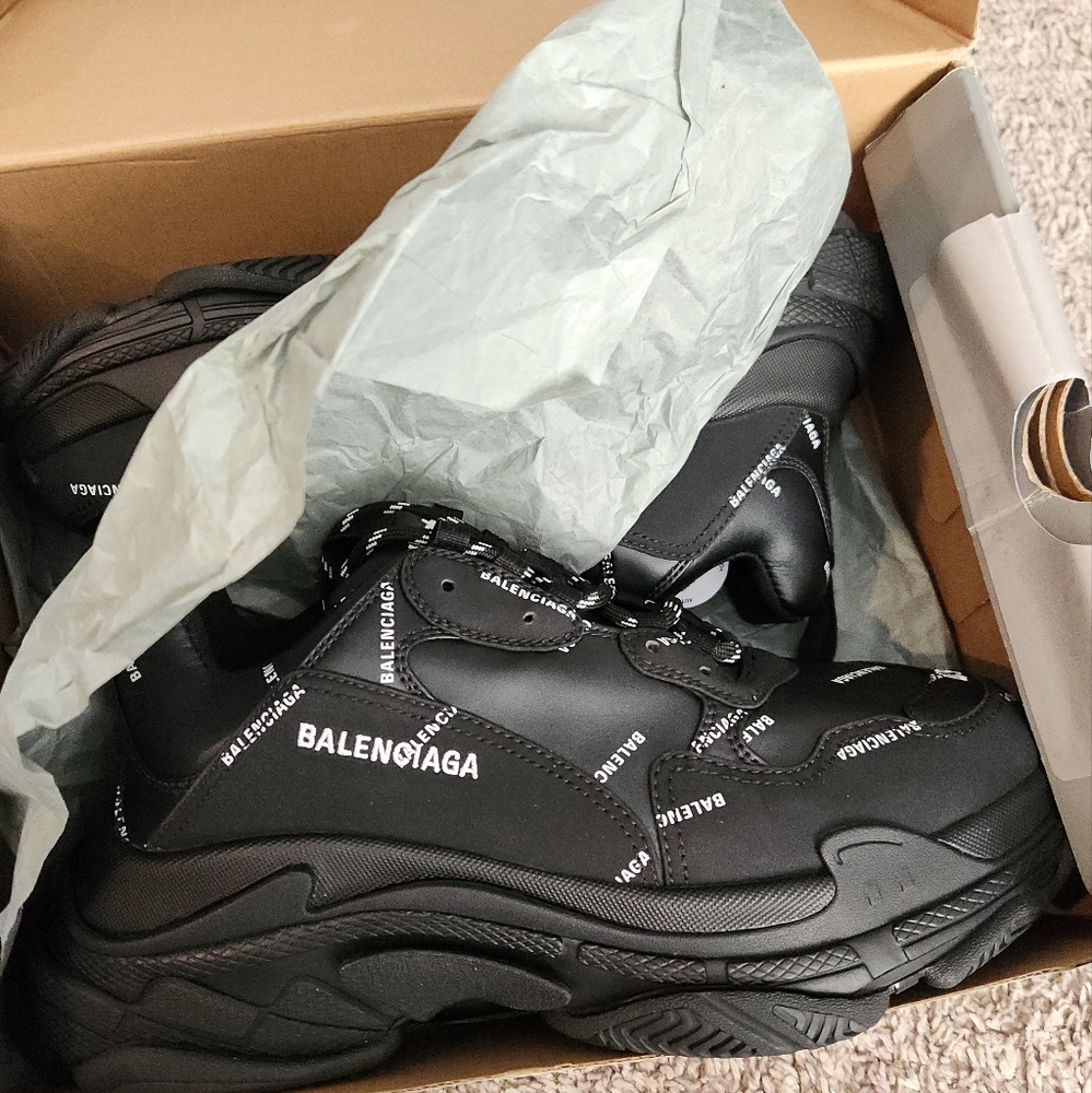 BALENCIAGA TRIPLE S (NEW)